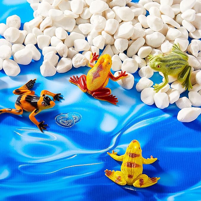 12 Pieces Plastic Frogs Toy Mini Vinyl Realistic Frog Decorations Fun Rain Forest Character Figures Lifelike Toy for Rana Crafting Party Supplies Home Decor Game
