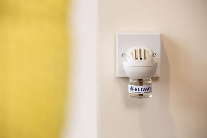 FELIWAY® Classic 30 Day Cat Calming Refill for Pheromone Diffuser, 48ml - Helps Reduce Common Signs of Stress in Cats & Kittens, Enhanced Calming