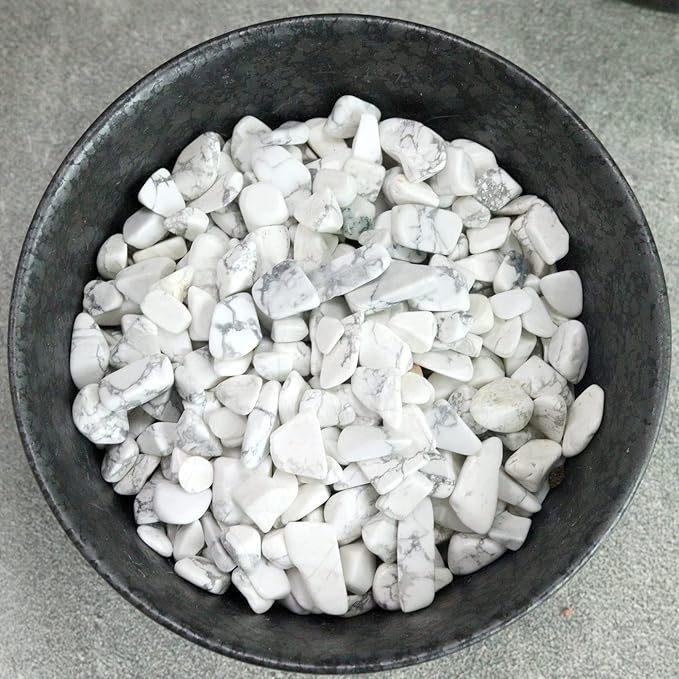 1lb Howlite Aquarium Gravel Rocks Natural Tumbled Healing Crystal Chips Bulk Gemstones Crushed Stones for Fountain Vase Filler Planters Decorative Fish Tank Potted Reiki Energy Balancing