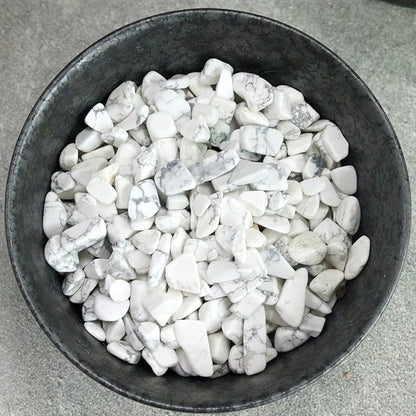 1lb Howlite Aquarium Gravel Rocks Natural Tumbled Healing Crystal Chips Bulk Gemstones Crushed Stones for Fountain Vase Filler Planters Decorative Fish Tank Potted Reiki Energy Balancing
